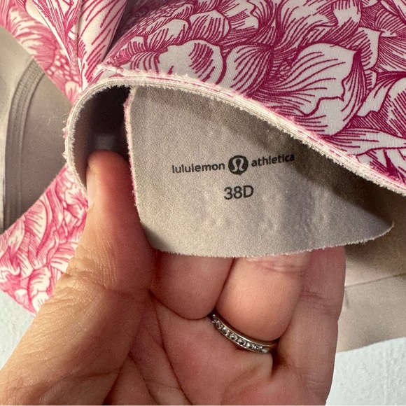 Lululemon Athletica Pink and White Patterned sports bra size 38D - Picture 4 of 4